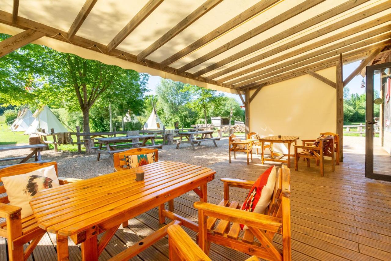 Les Tipis Du Bonheur De Vivre Hotel Brûlon Kültér fotó