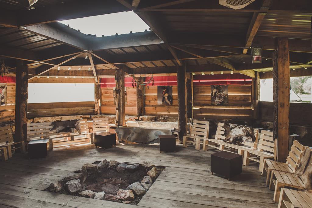 Les Tipis Du Bonheur De Vivre Hotel Brûlon Kültér fotó