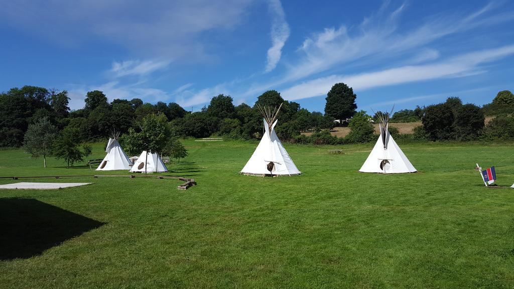 Les Tipis Du Bonheur De Vivre Hotel Brûlon Kültér fotó