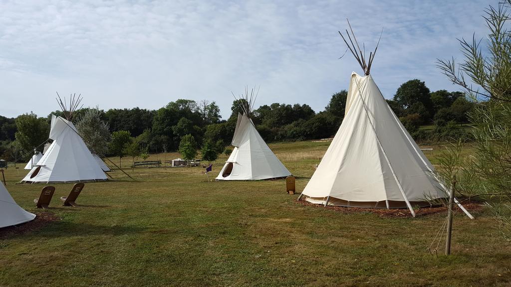 Les Tipis Du Bonheur De Vivre Hotel Brûlon Kültér fotó