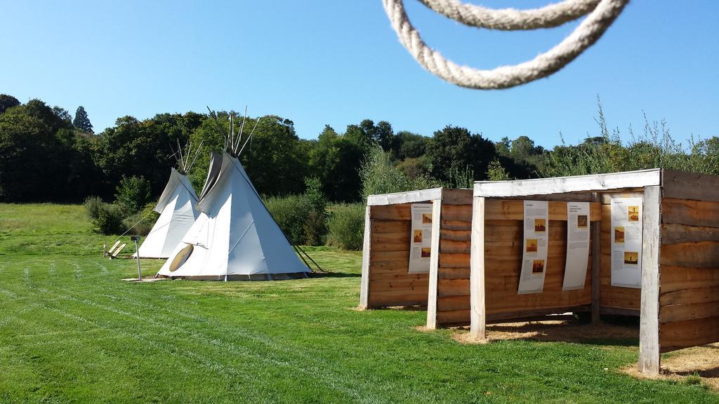 Les Tipis Du Bonheur De Vivre Hotel Brûlon Kültér fotó
