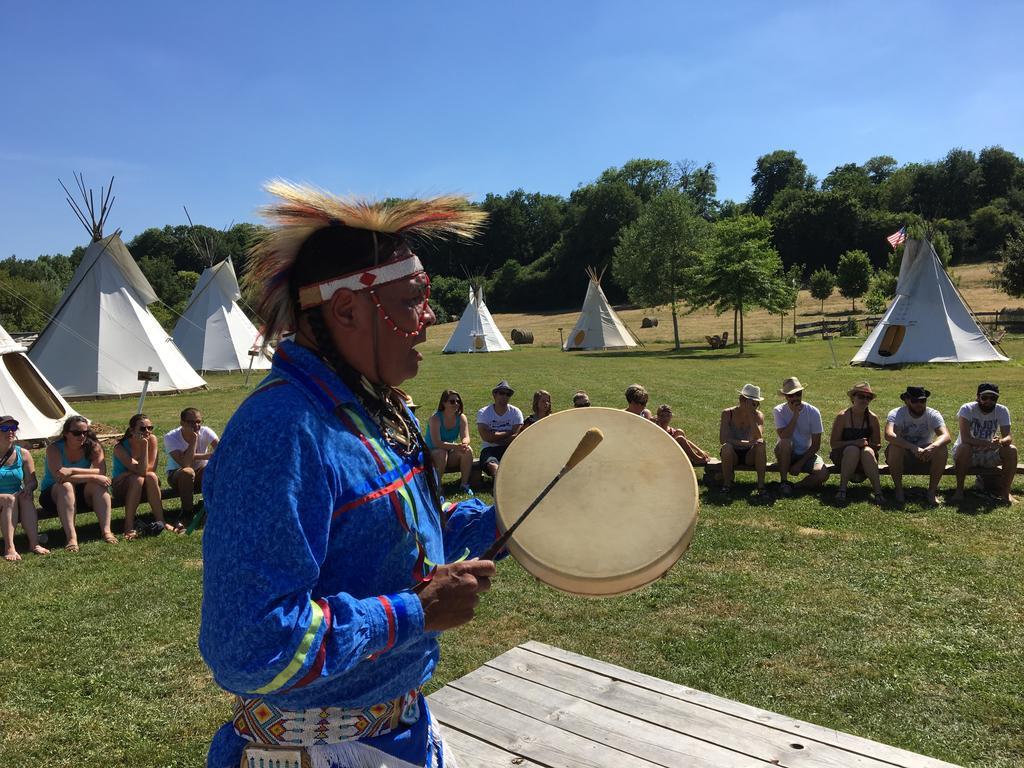 Les Tipis Du Bonheur De Vivre Hotel Brûlon Kültér fotó