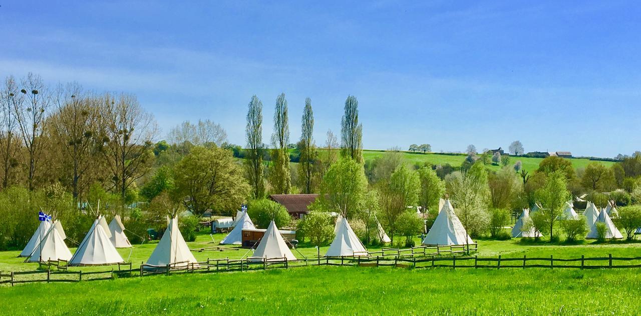 Les Tipis Du Bonheur De Vivre Hotel Brûlon Kültér fotó