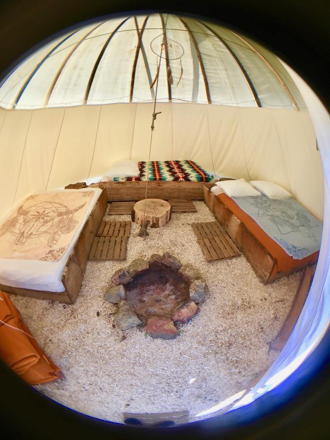 Les Tipis Du Bonheur De Vivre Hotel Brûlon Kültér fotó
